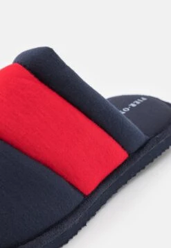 Pier One Unisex - Tøfler - Dark Blue/Red -Pier One 3873ff5ffc164a00938853720f513c10