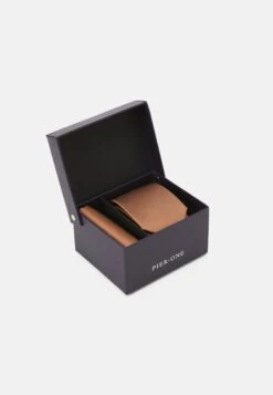 Pier One Set - Lommetørkle - Brown -Pier One babe3a8e1d9249caa1f087b31d93f505